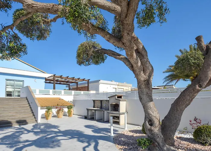 Pet Friendly Home In Kaukana
