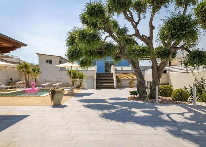 Pet Friendly Home In Kaukana